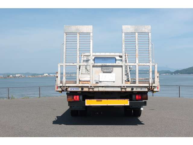 Mitsubishi Fuso Canter 9