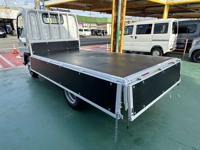 Mitsubishi Fuso Canter 9