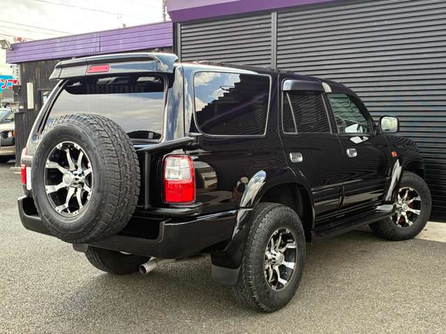 Toyota Hilux Surf 11