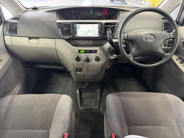 Toyota Voxy 9