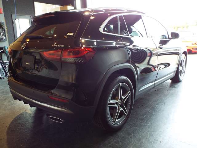 Mercedes-Benz GLA-Class 5
