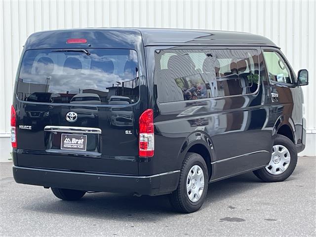 Toyota Hiace 4