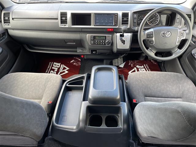 Toyota Hiace 5