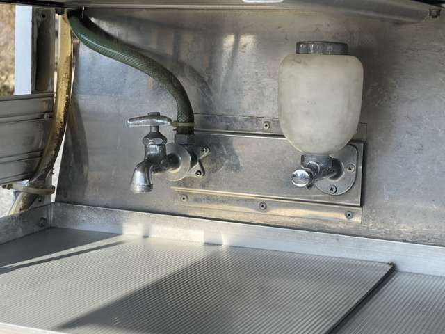 Isuzu Elf 6
