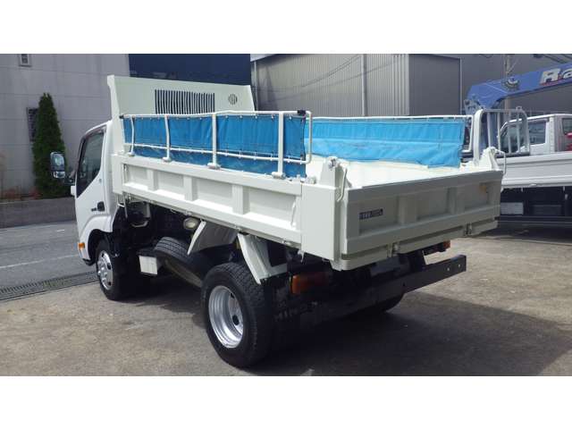 Hino Dutro 4