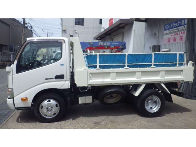 Hino Dutro 8
