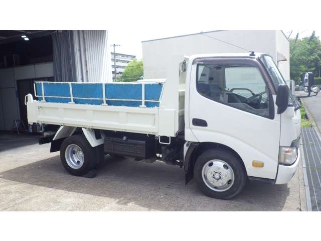 Hino Dutro 9
