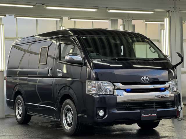 Toyota Hiace Van 12