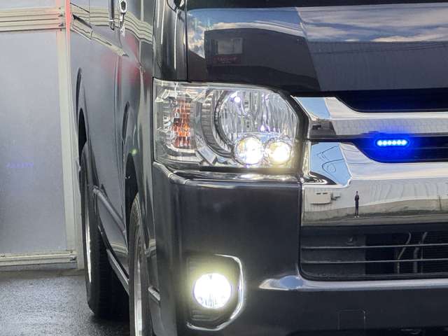 Toyota Hiace Van 3