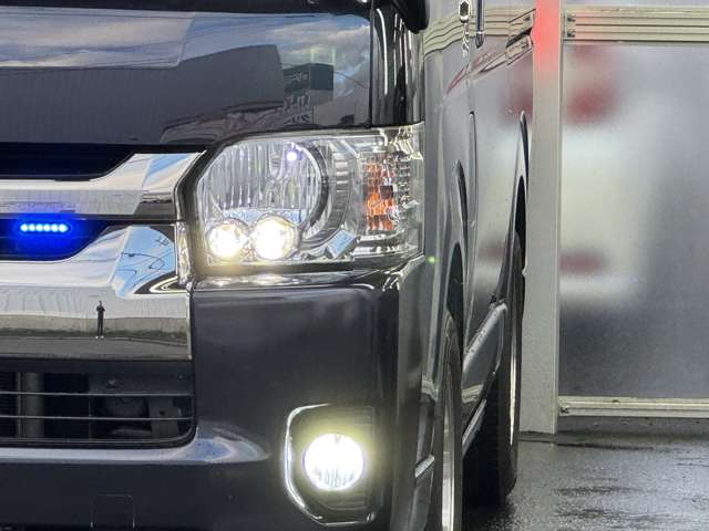 Toyota Hiace Van 4