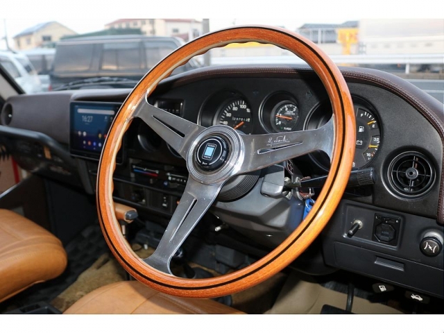 Toyota Land Cruiser 60 11