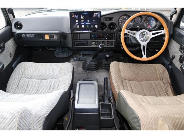 Toyota Land Cruiser 60 3