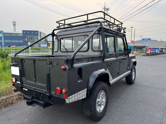 Land Rover Defender 3