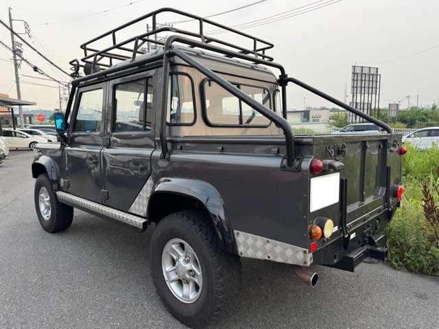 Land Rover Defender 4