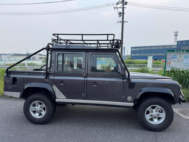 Land Rover Defender 6