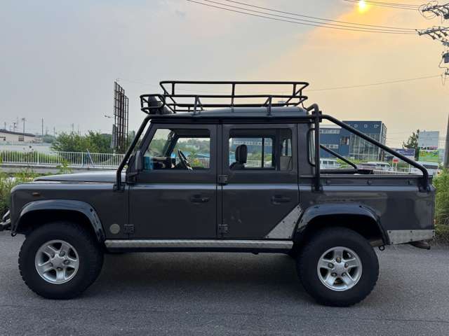 Land Rover Defender 7