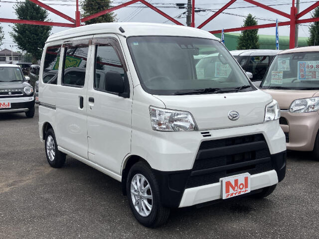 Daihatsu Hijet Cargo 6