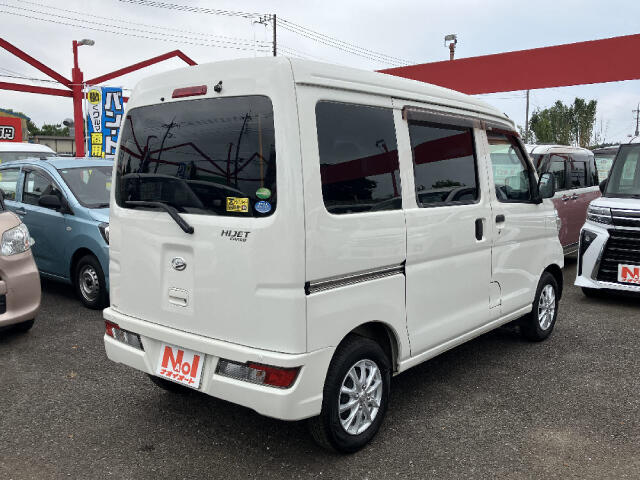 Daihatsu Hijet Cargo 8