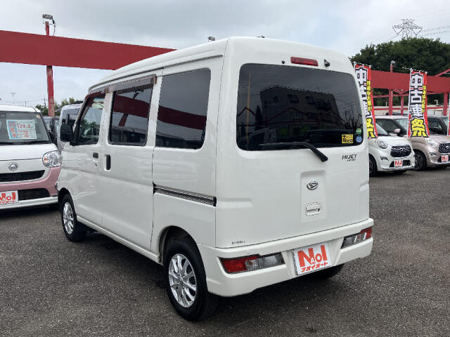 Daihatsu Hijet Cargo 10