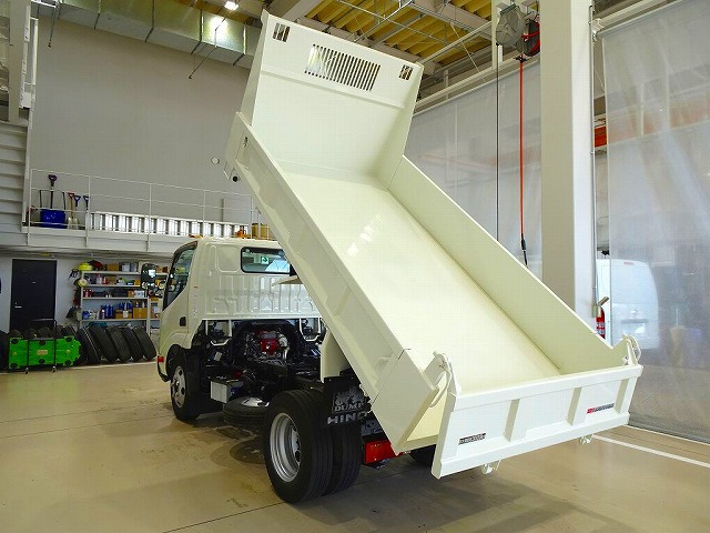 Hino Dutro 3