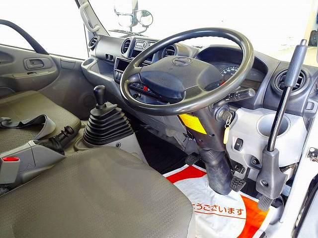 Hino Dutro 4