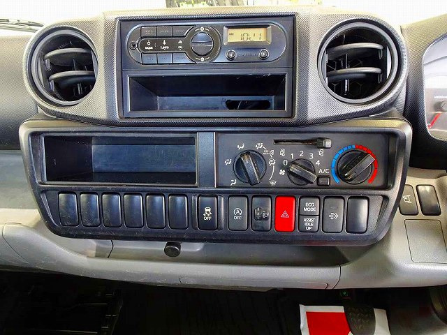 Hino Dutro 5
