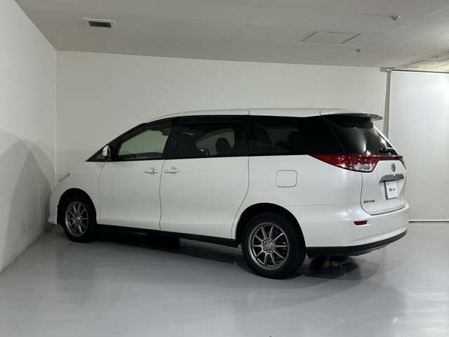 Toyota Estima 4