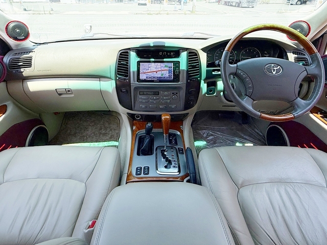 Toyota Land Cruiser Cygnus 3