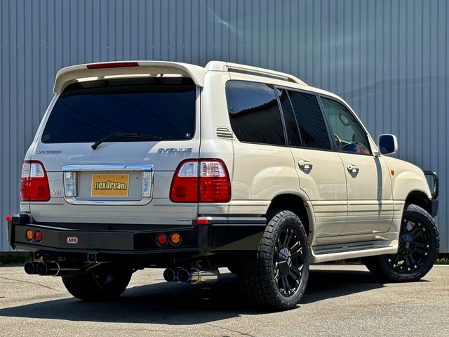 Toyota Land Cruiser Cygnus 4