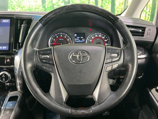 Toyota Alphard 12