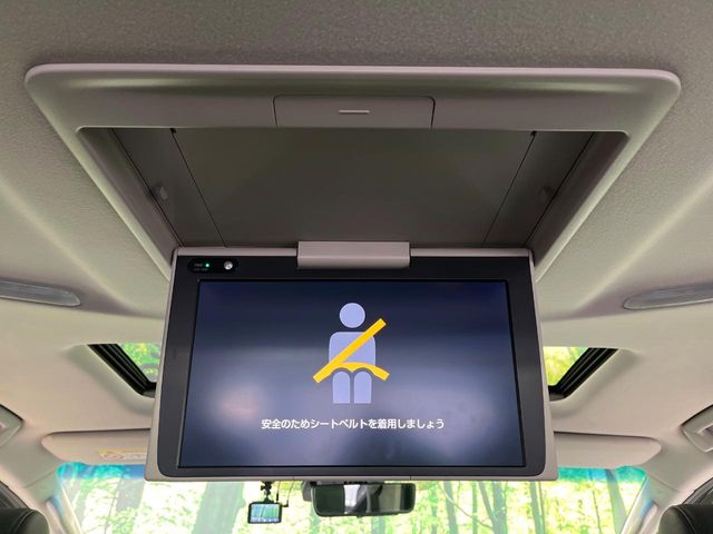 Toyota Alphard 4
