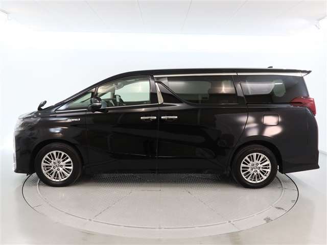 Toyota Alphard 3