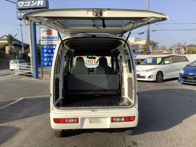 Daihatsu Hijet Cargo 12