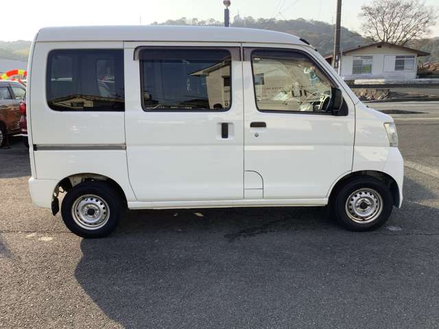 Daihatsu Hijet Cargo 7