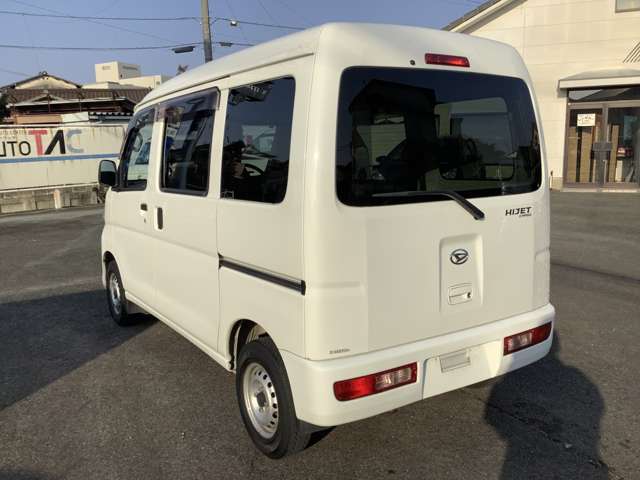 Daihatsu Hijet Cargo 10