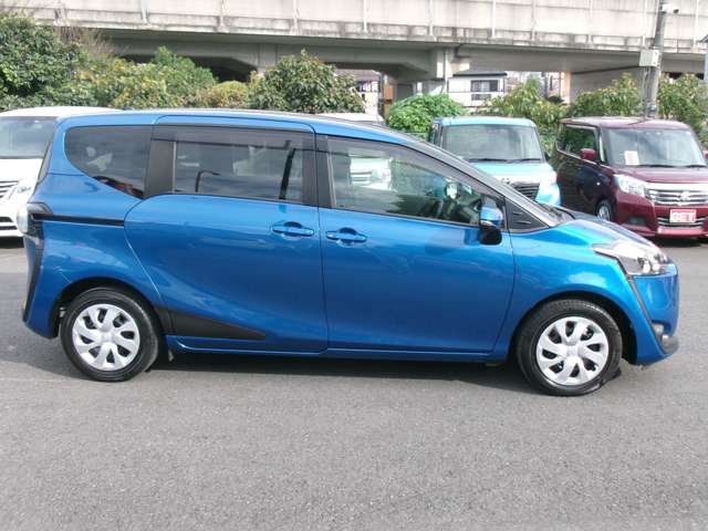 Toyota Sienta 9