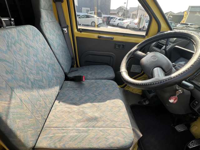 Daihatsu Midget II 12