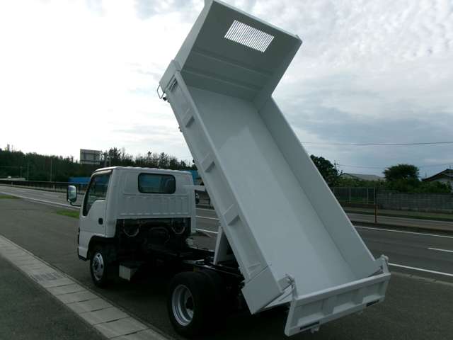 Isuzu Elf 7