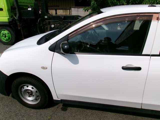 Nissan AD 4