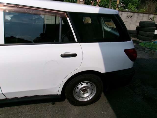 Nissan AD 5