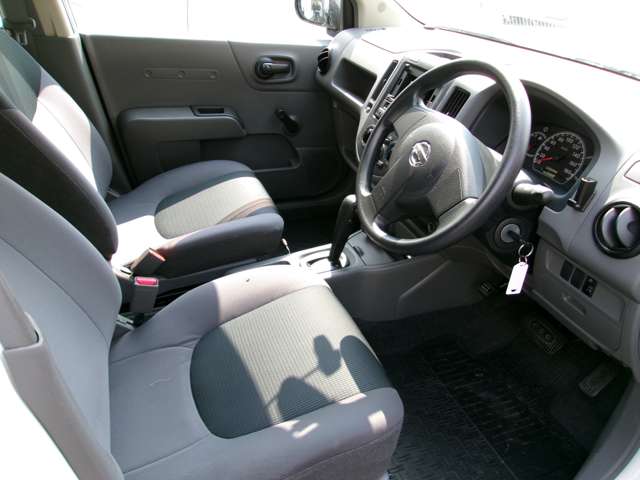 Nissan AD 10