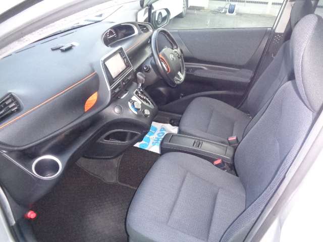 Toyota Sienta 11
