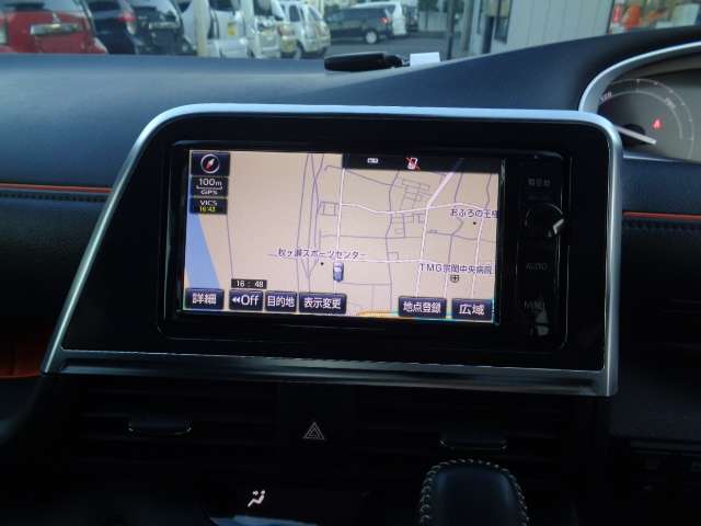 Toyota Sienta 4