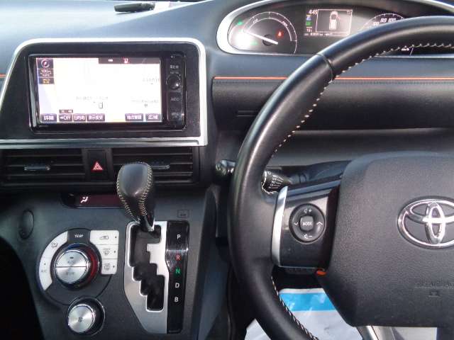 Toyota Sienta 5