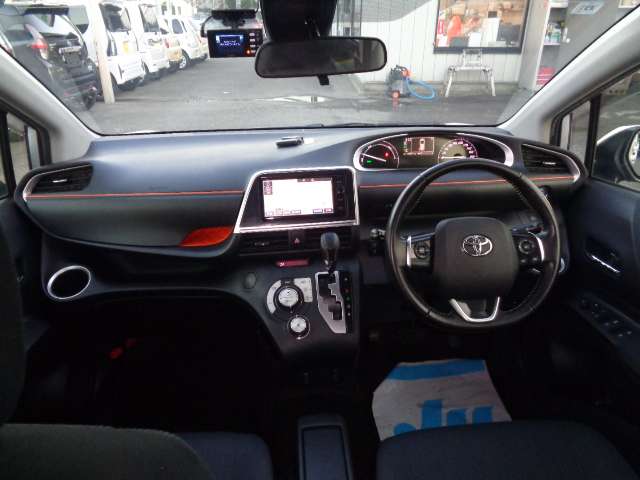 Toyota Sienta 10