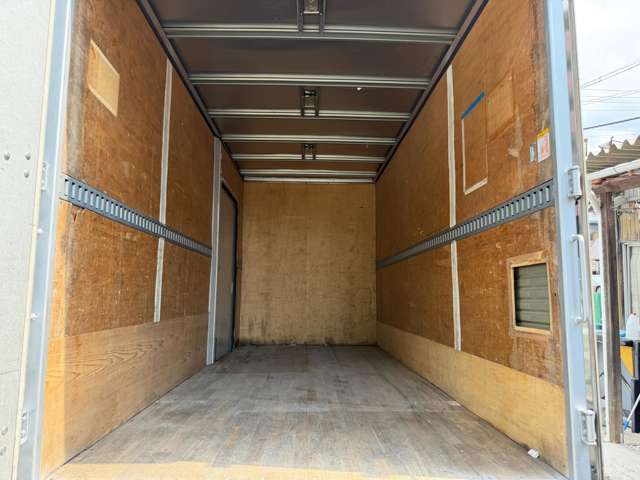 Hino Dutro 12
