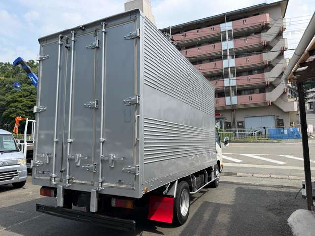 Hino Dutro 8