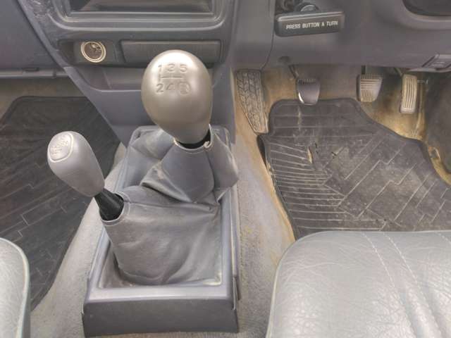 Toyota Hilux 9