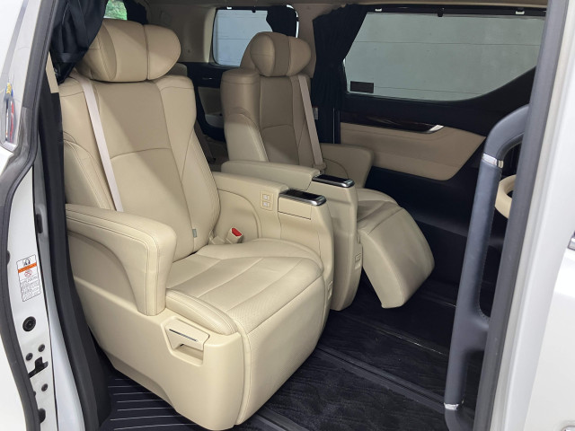 Toyota Vellfire 12