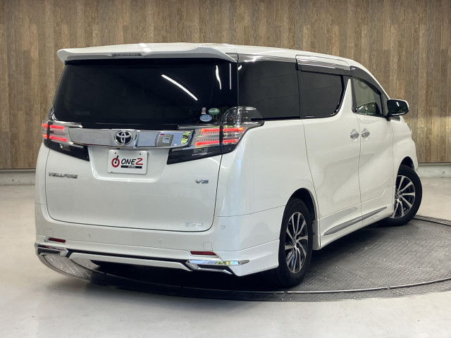 Toyota Vellfire 3